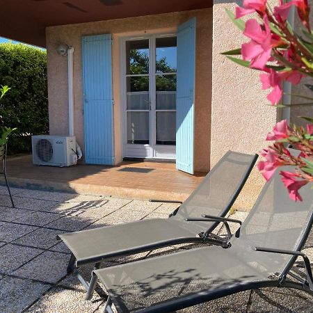 T2 Classe 2* Calme Au Coeur Du Village Provencale 格雷乌莱班 外观 照片