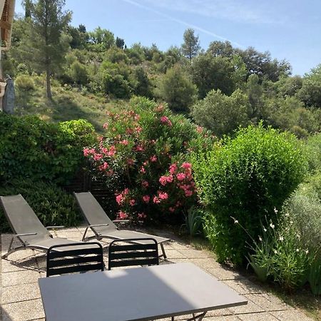 T2 Classe 2* Calme Au Coeur Du Village Provencale 格雷乌莱班 外观 照片