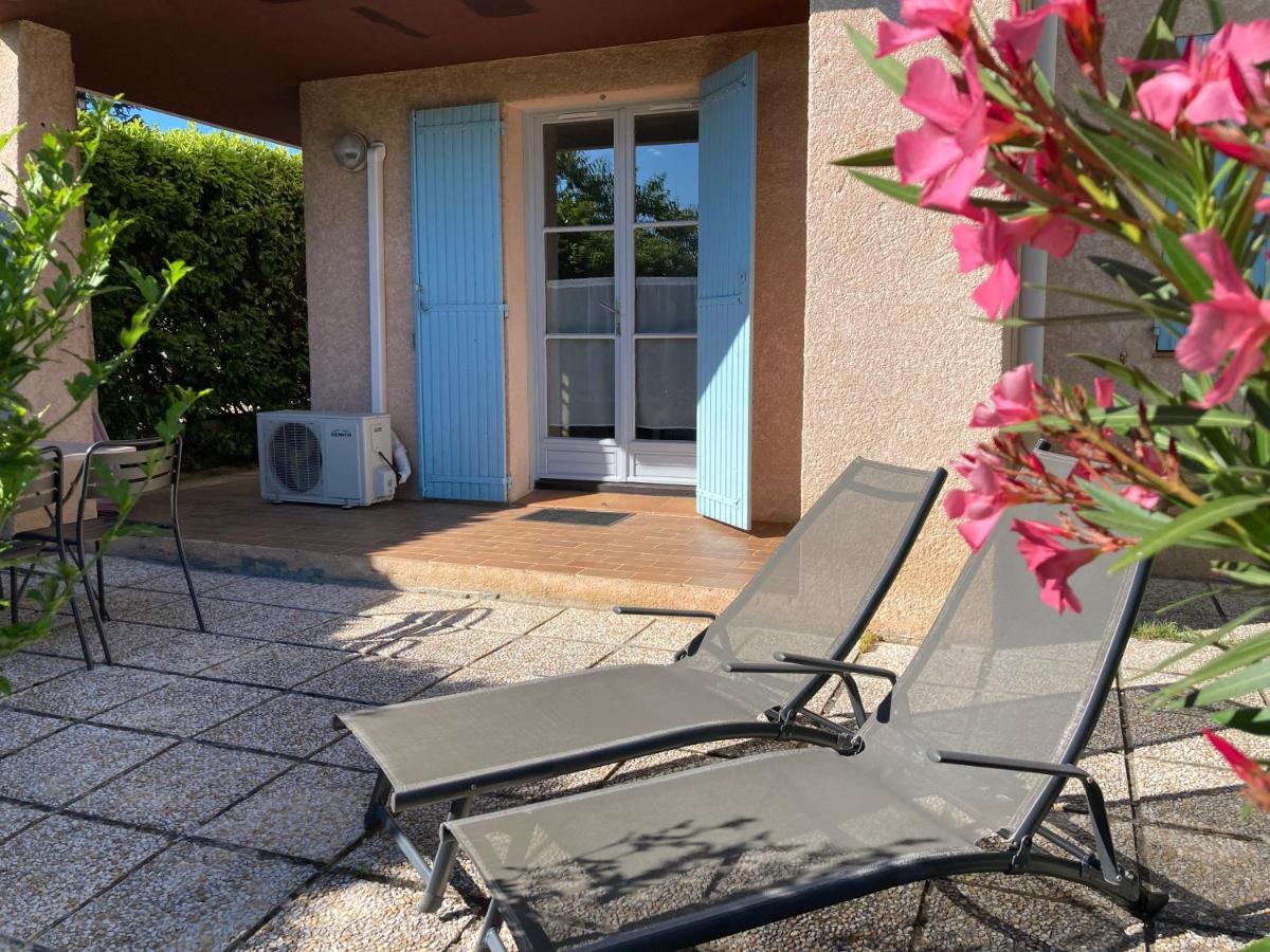 T2 Classe 2* Calme Au Coeur Du Village Provencale 格雷乌莱班 外观 照片